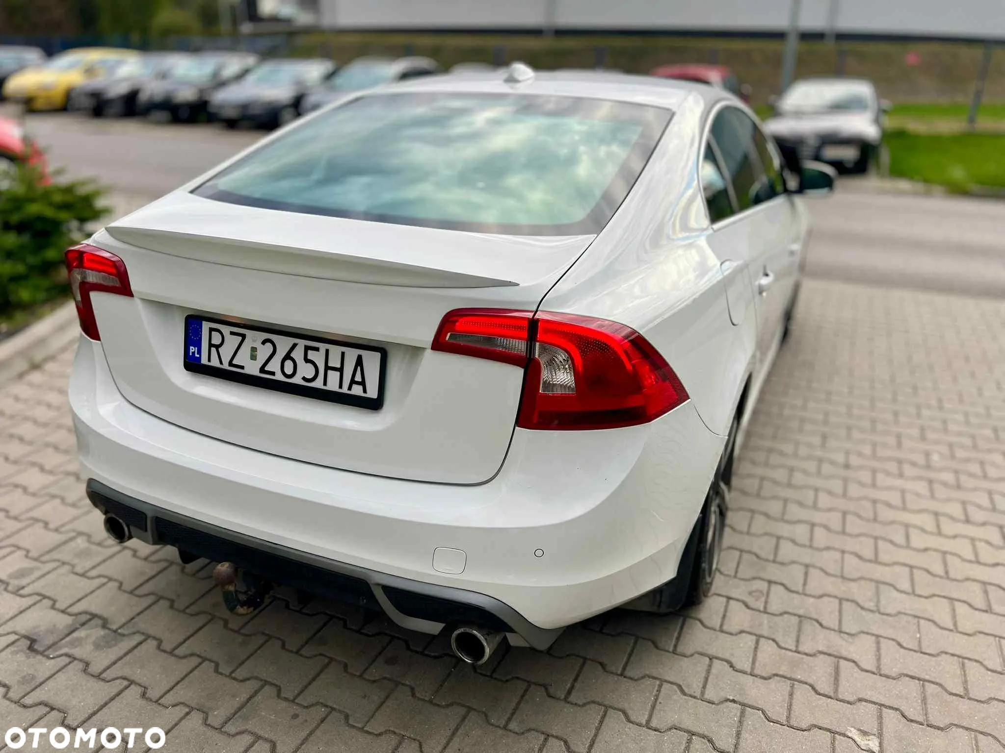 Volvo S60 D5 R-Design - 16