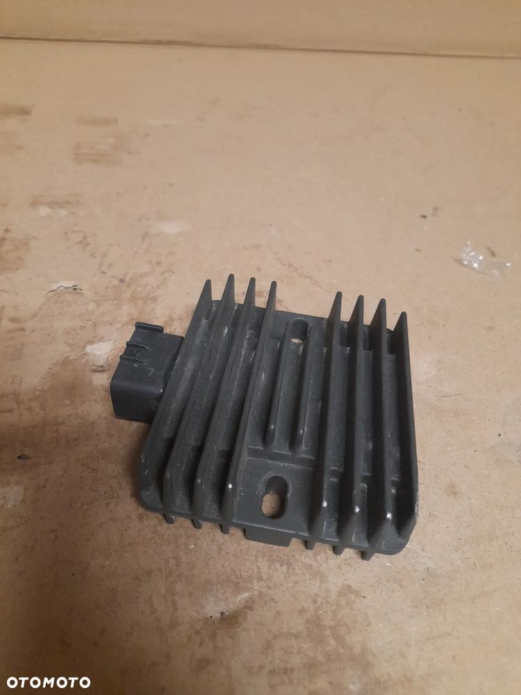 Yamaha R1 R6 regulator napięcia - 2