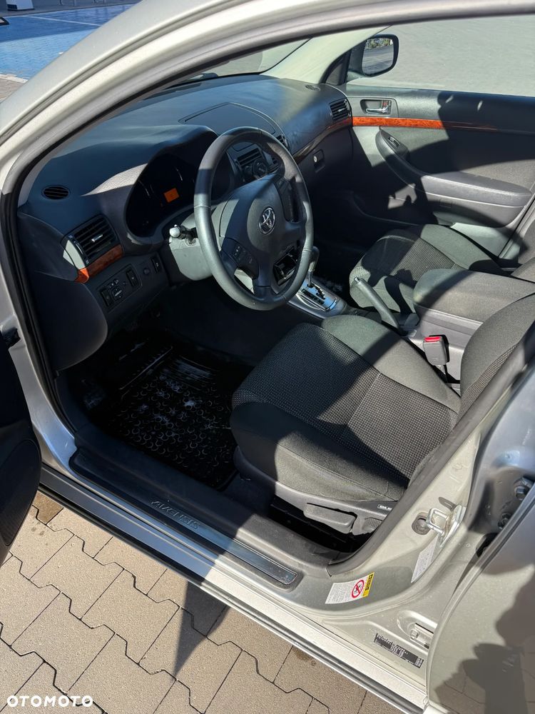 Toyota Avensis 1.8 VVT-i Automatik Sol - 26