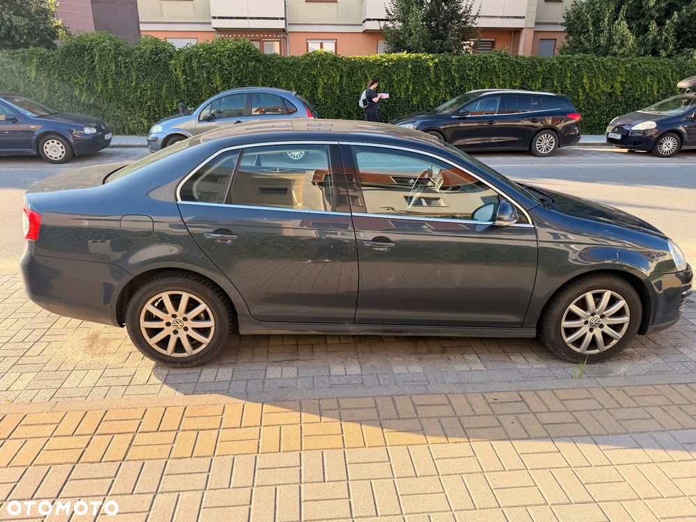 Volkswagen Jetta 1.9 TDI Comfortline - 5