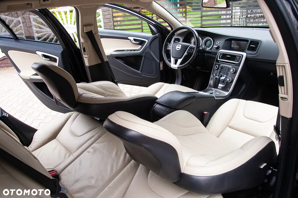 Volvo V60 D4 Geartronic Summum - 25