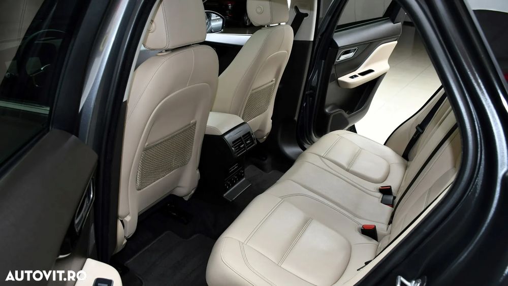 Jaguar F-Pace P250 AWD SE - 16