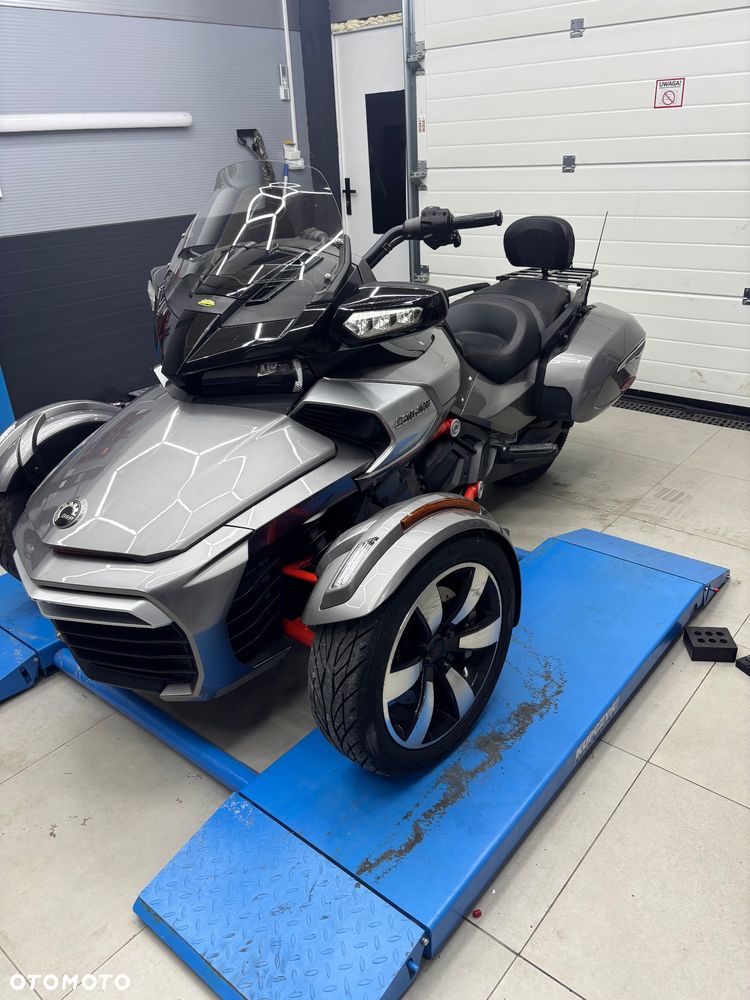 Can-Am Spyder - 10