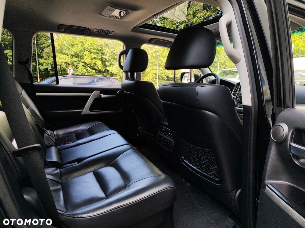 Toyota Land Cruiser - 16