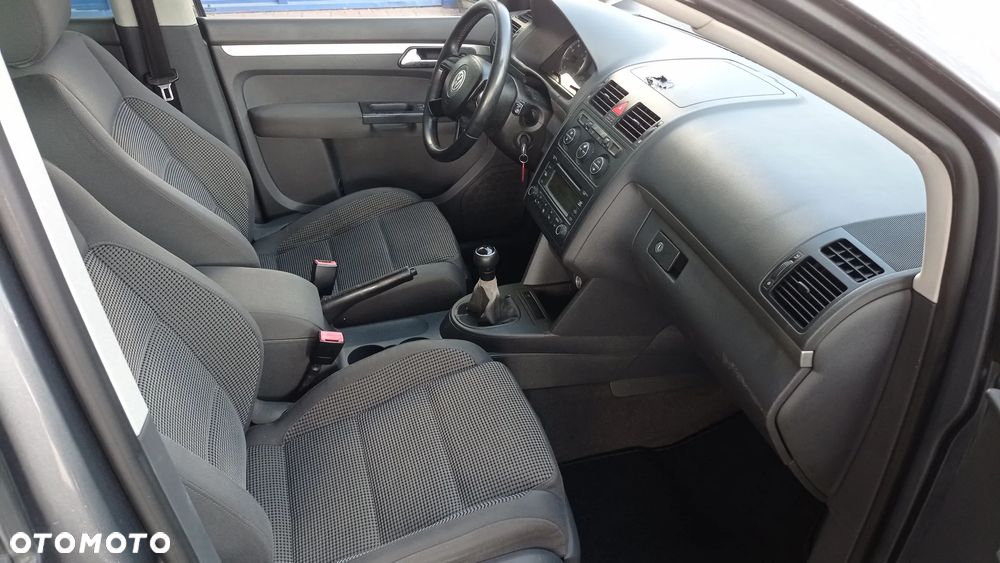 Volkswagen Touran 1.6 FSI Trendline - 37