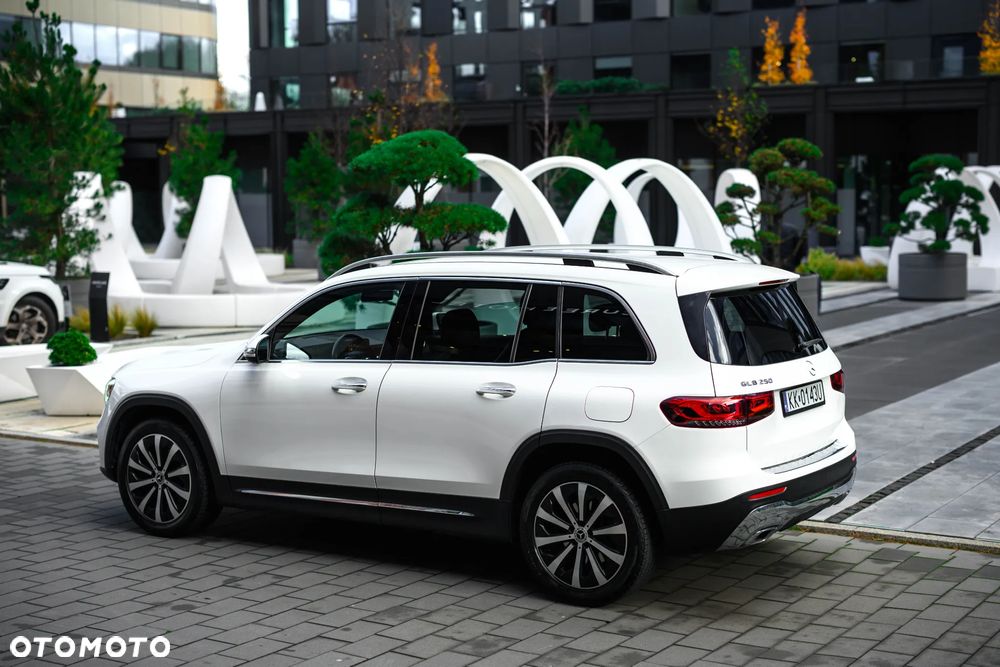 Mercedes-Benz GLB 250 Progressive 8G-DCT - 6