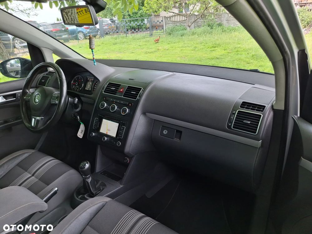 Volkswagen Touran - 9