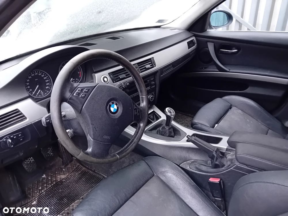 *BMW E91* Samochód na części - 5