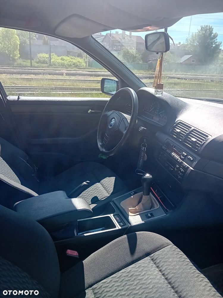 BMW Seria 3 318i - 7