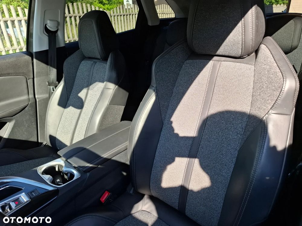 Peugeot 3008 PureTech 130 Stop & Start GPF Allure - 23