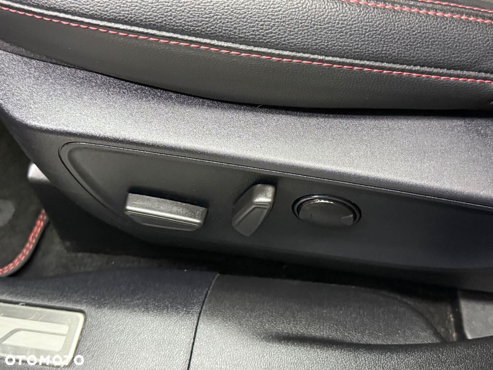 Ford Kuga 2.5 Duratec PHEV ST-LINE - 22