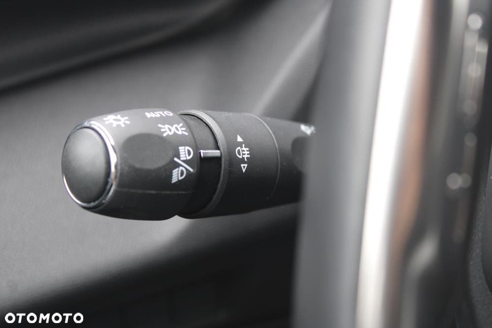 Peugeot 408 - 31