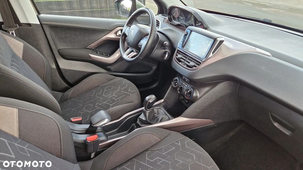 Peugeot 2008 1.2 VTi Allure - 23