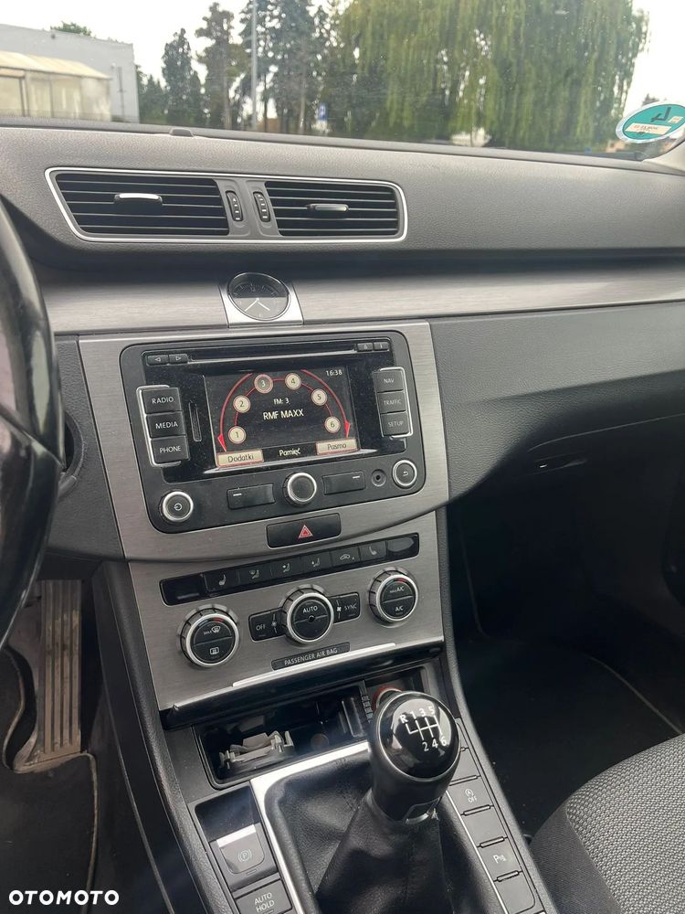 Volkswagen Passat 2.0 TDI Comfortline - 8