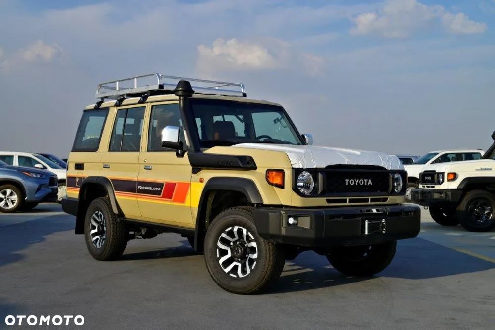 Toyota Land Cruiser - 4