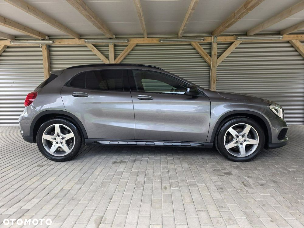 Mercedes-Benz GLA - 9