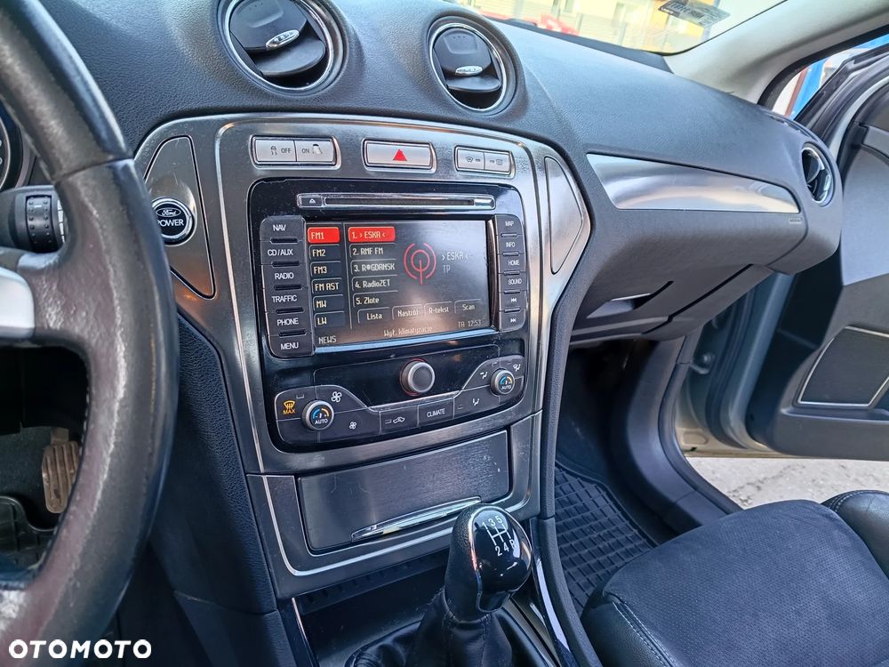 Ford Mondeo 2.0 Ghia - 9