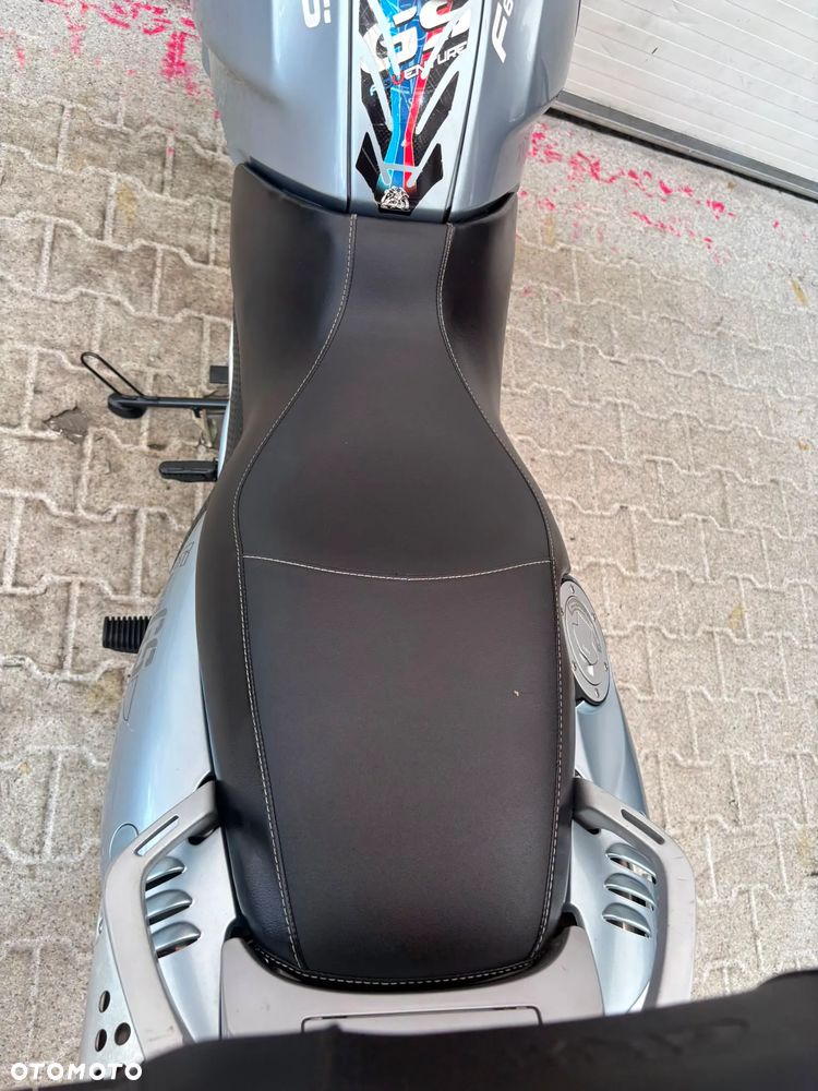 BMW F - 33
