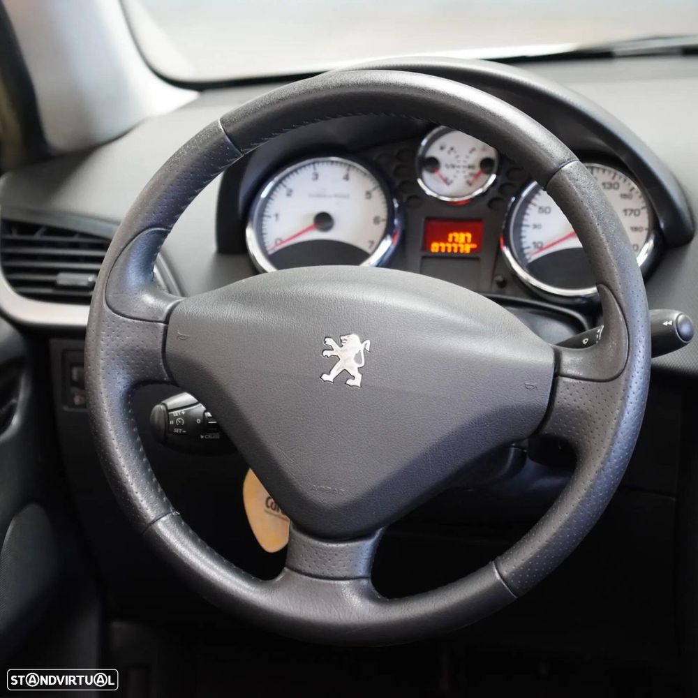 Peugeot 207 CC 1.6 SE 200 Anos - 12