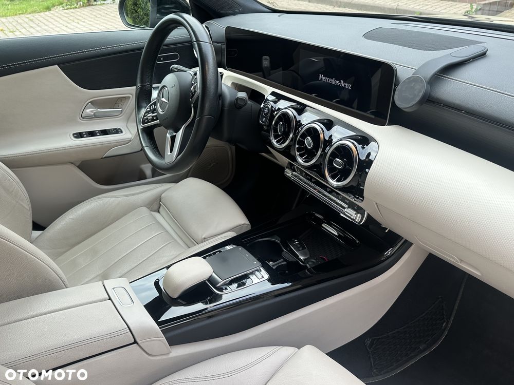 Mercedes-Benz CLA 200 7G-DCT - 9