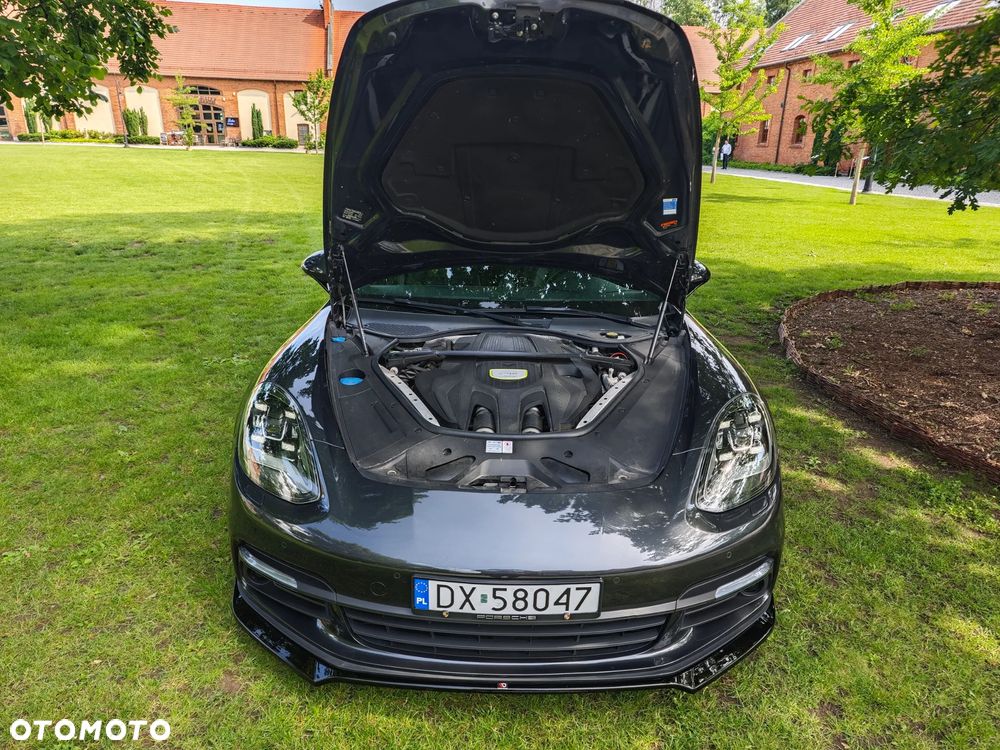 Porsche Panamera 4 E-Hybrid - 8
