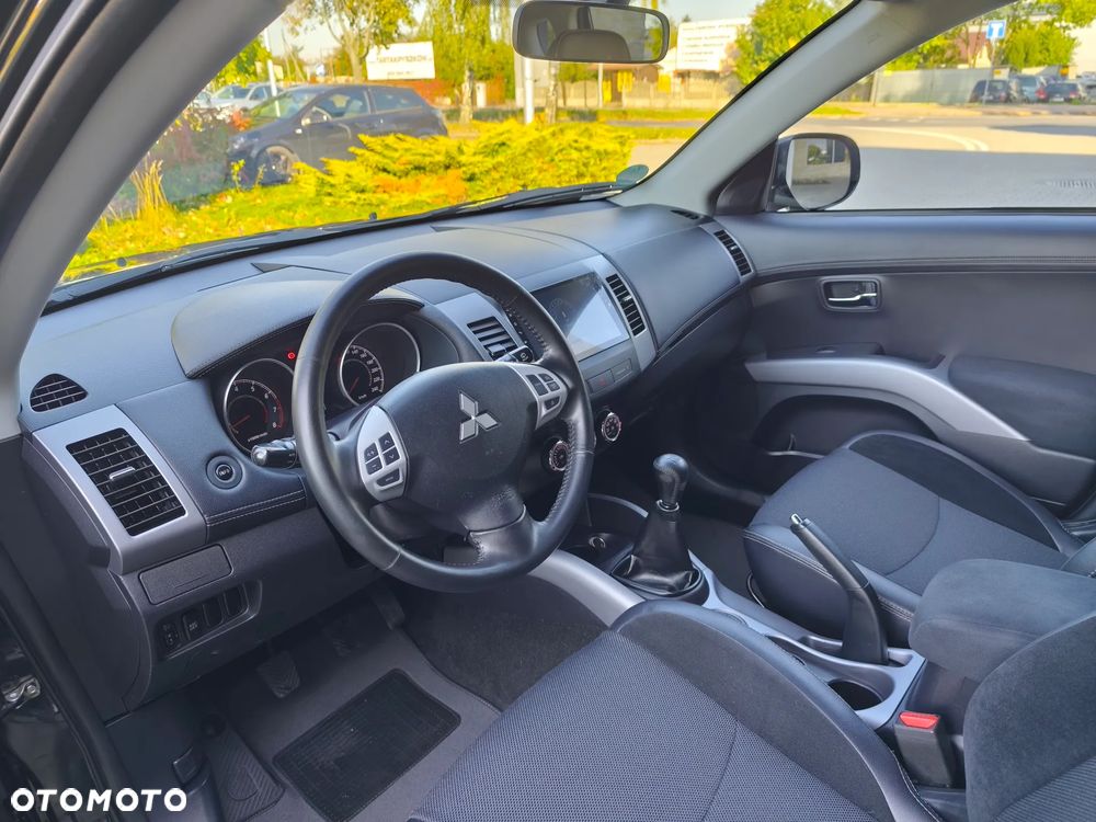 Mitsubishi Outlander 2.0 Intense + NAVI 2WD EU5 - 17
