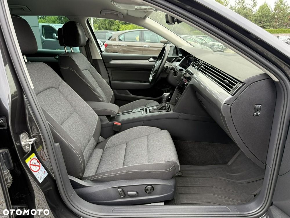 Volkswagen Passat Variant 2.0 TDI SCR Business DSG - 16