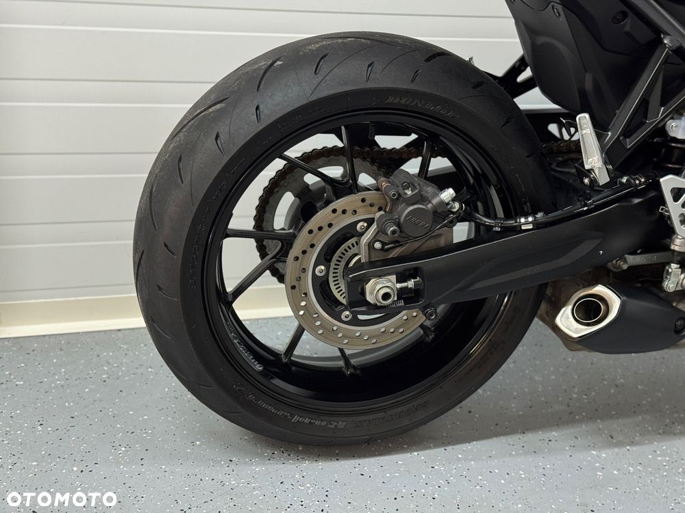Suzuki GSX - 6