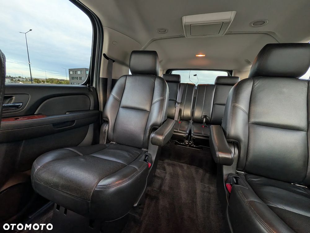 Chevrolet Suburban - 15