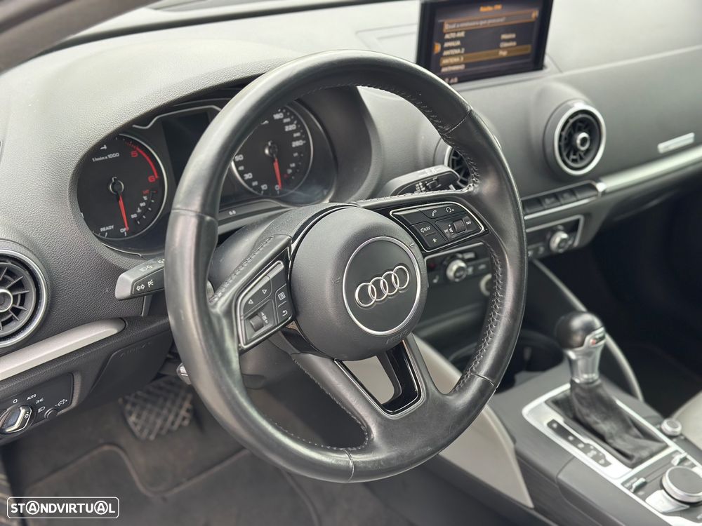 Audi A3 Sportback 1.6 TDI S tronic design - 24