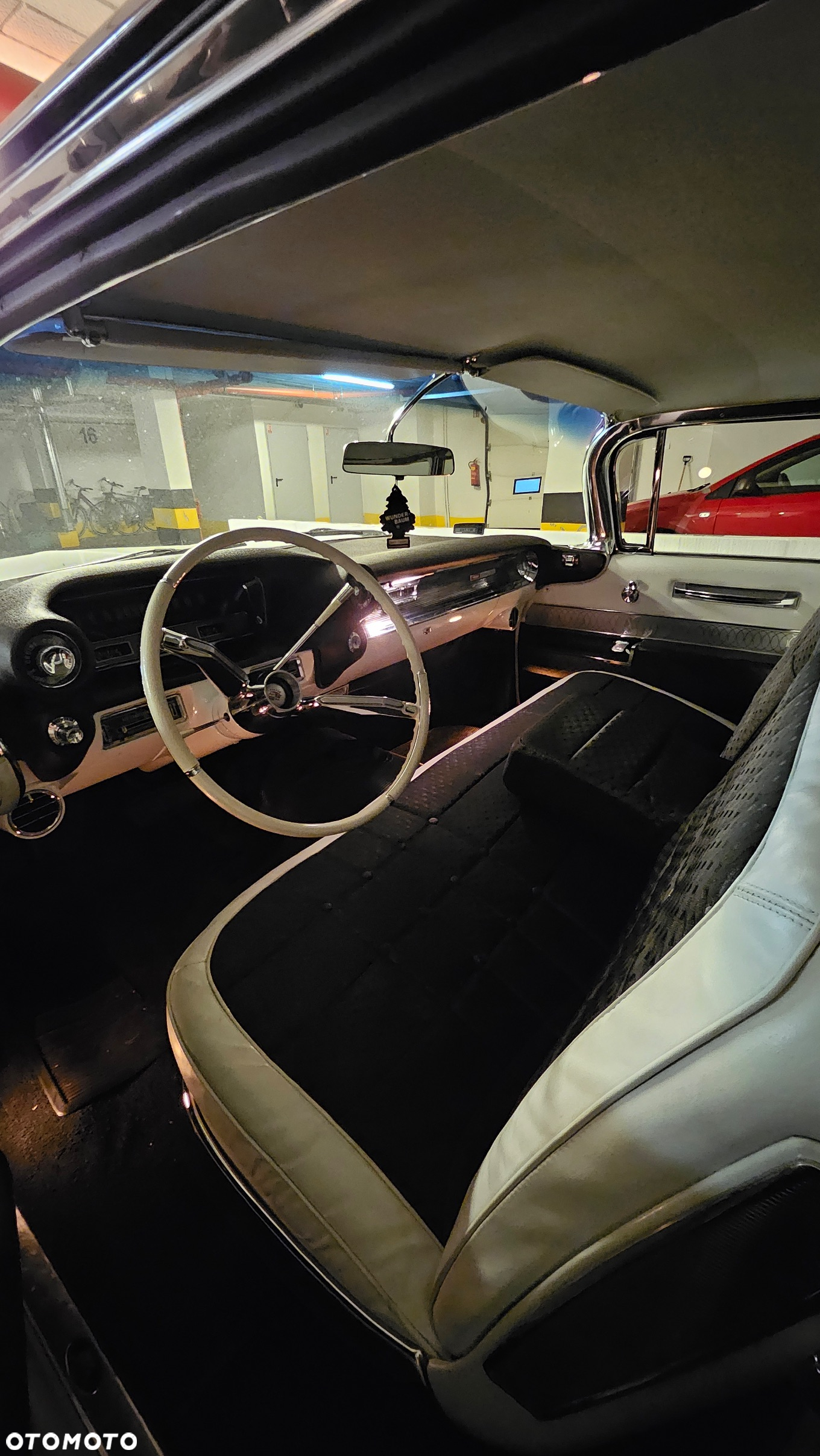 Cadillac Deville - 34