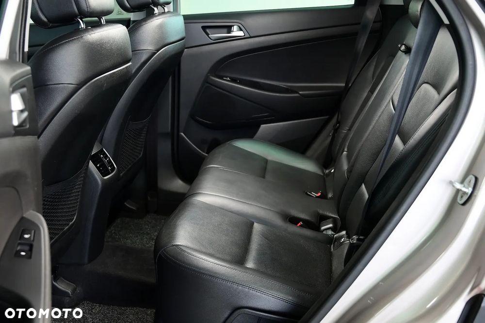 Hyundai Tucson 1.7 CRDI BlueDrive Style 2WD - 20