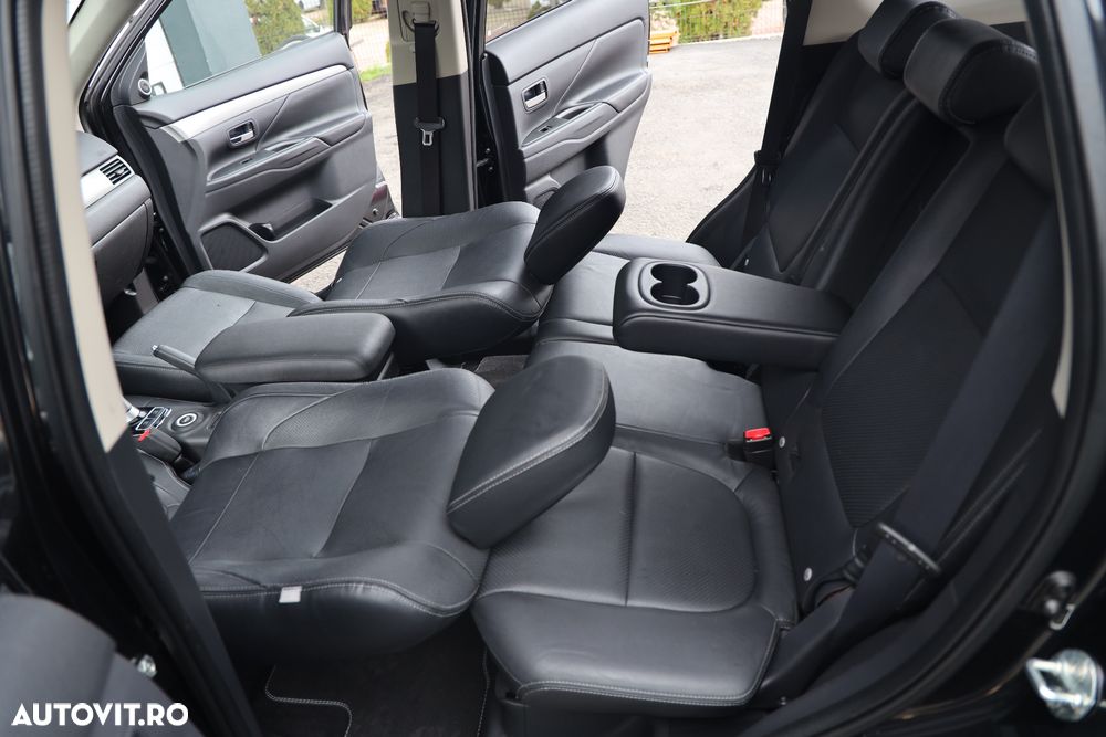 Mitsubishi Outlander 2.0 4WD Plug-In Hybrid - 9