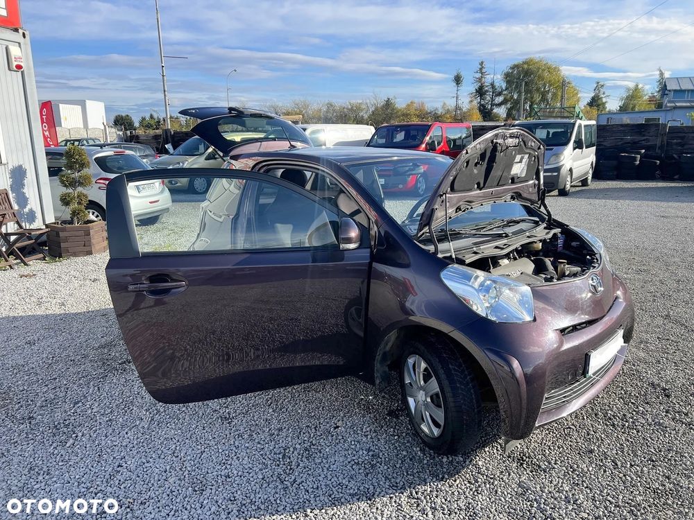 Toyota iQ - 17