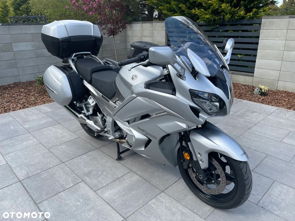 Yamaha FJR - 10