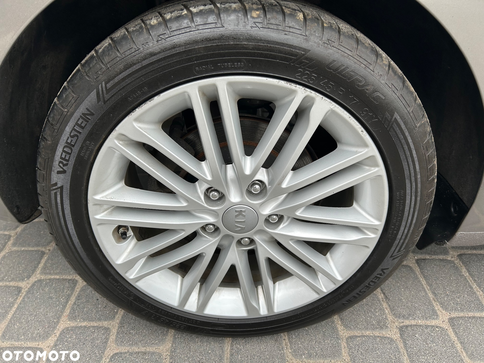 Kia Carens 1.7 CRDi L 7os DCT - 33