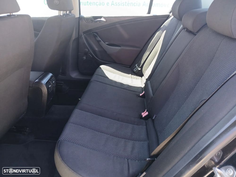 VW Passat 2.0 TDI Trendline - 17