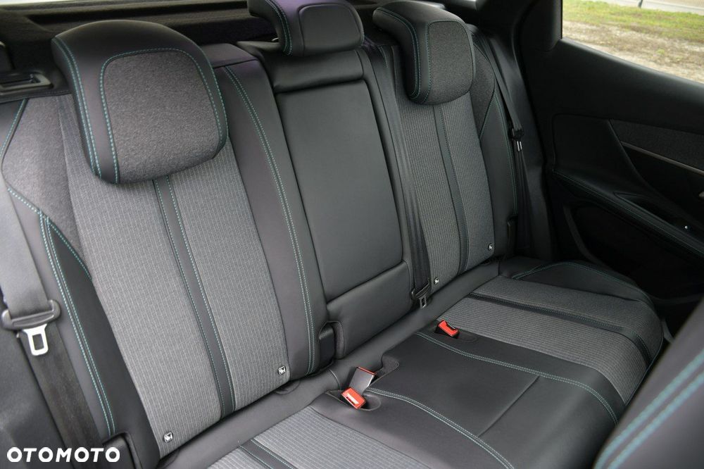 Peugeot 3008 1.6 PureTech Hybrid PHEV Allure Pack S&S EAT8 - 17