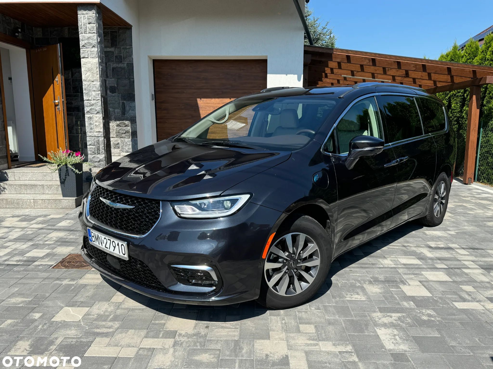 Chrysler Pacifica - 1