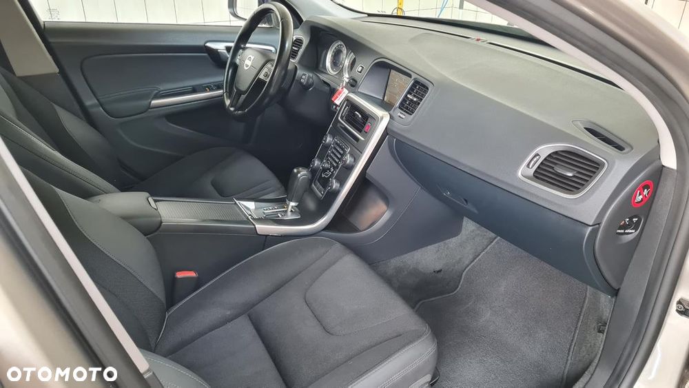 Volvo V60 D5 AWD Geartronic Momentum - 16