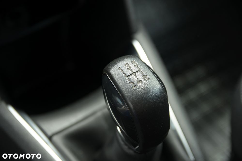 Peugeot 208 - 32