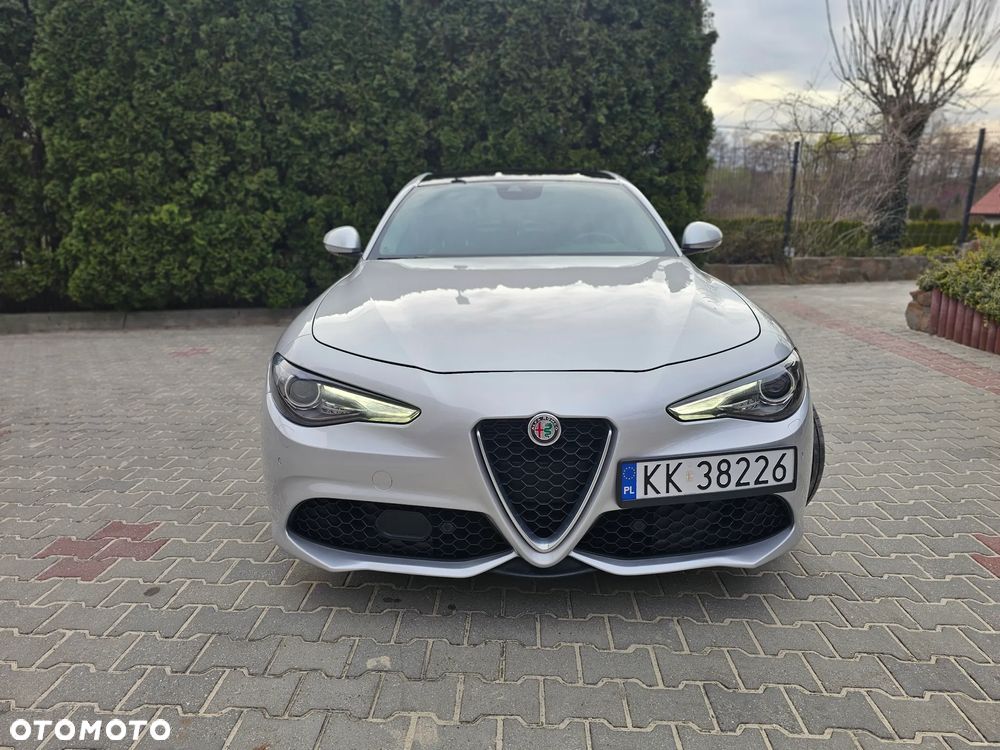 Alfa Romeo Giulia 2.0 Turbo 16V AT8-Q4 Veloce Ti - 3