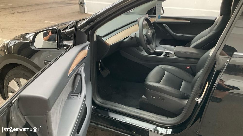 Tesla Model Y Long Range Dual Motor AWD - 6