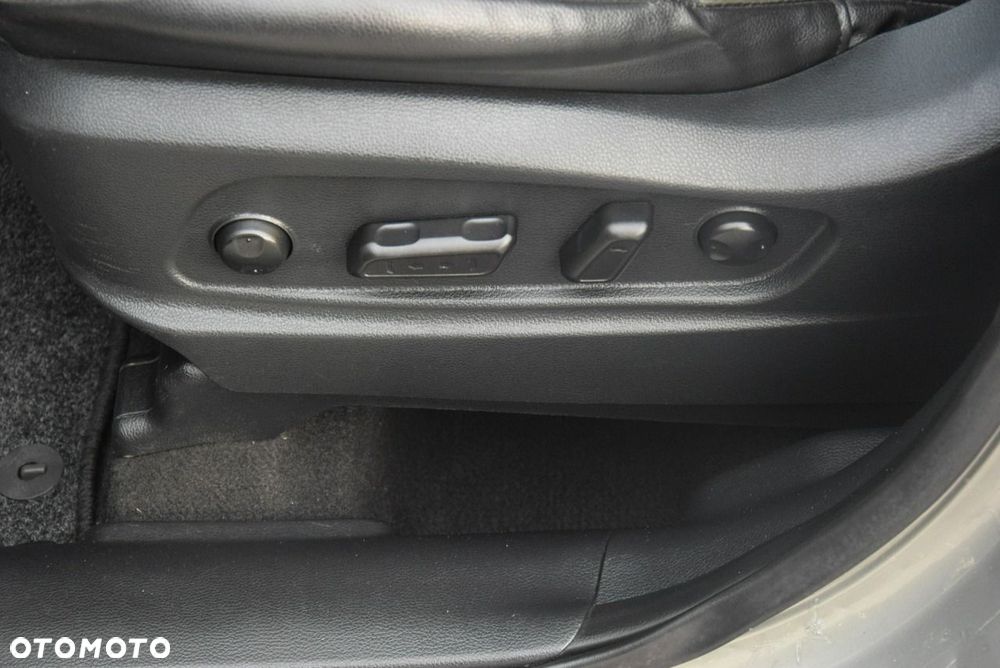 Kia Carens - 38