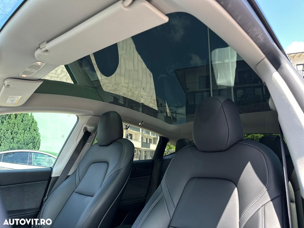 Tesla Model Y Long Range Dual Motor AWD - 12