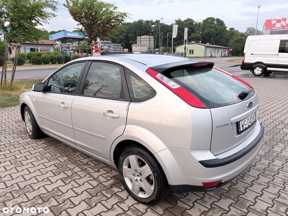 Ford Focus 1.6 16V Ambiente - 4