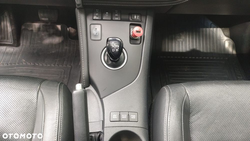 Toyota Auris 1.8 HSD Luna - 23