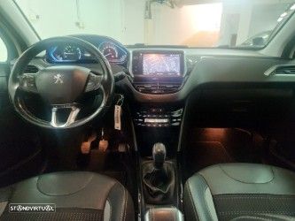 Peugeot 2008 1.2 PureTech Allure - 17