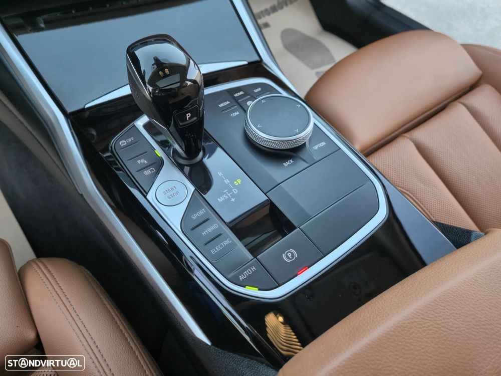 BMW 320 e Touring Line Luxury Auto - 37