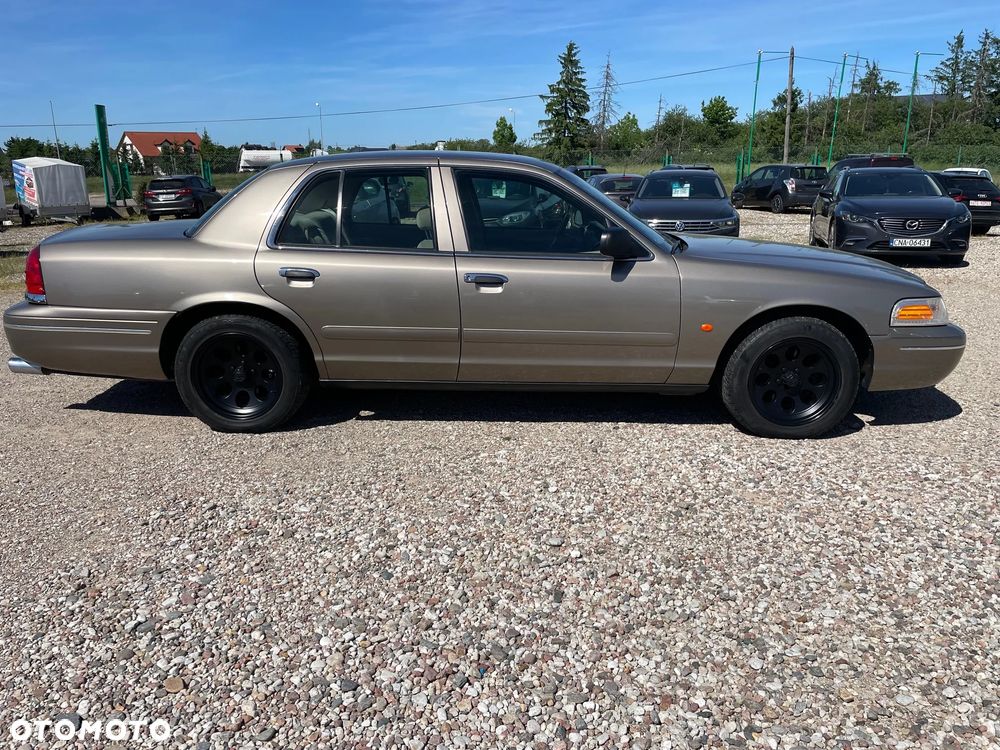 Ford Crown - 8
